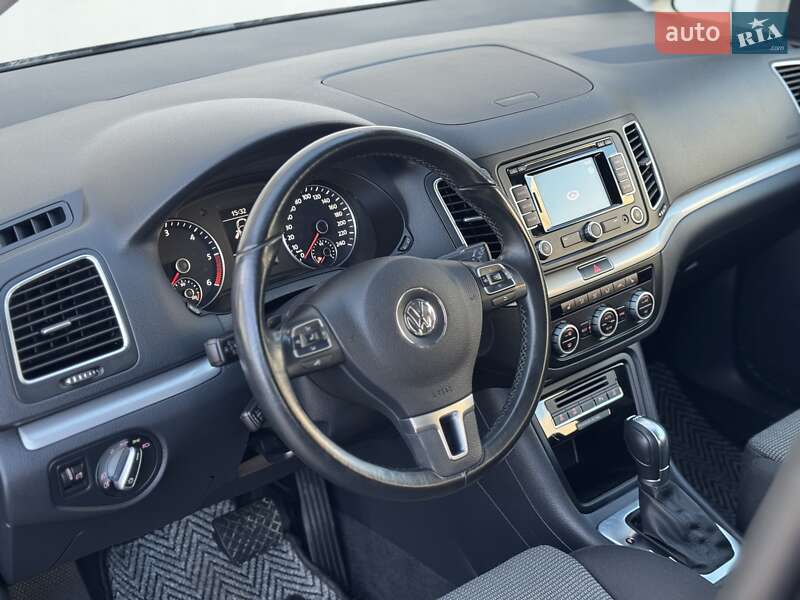 Минивэн Volkswagen Sharan 2015 в Сарнах