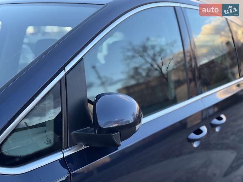 Минивэн Volkswagen Sharan 2015 в Сарнах