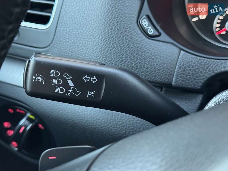 Минивэн Volkswagen Sharan 2015 в Сарнах