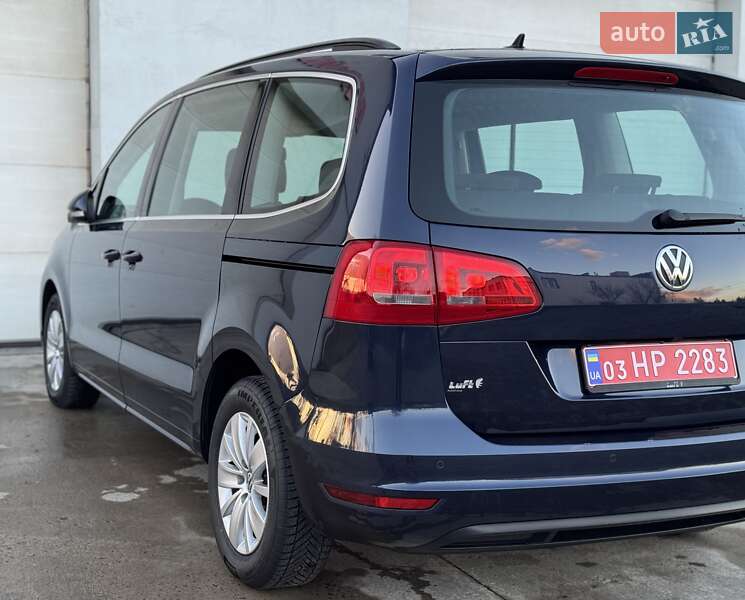 Минивэн Volkswagen Sharan 2015 в Сарнах