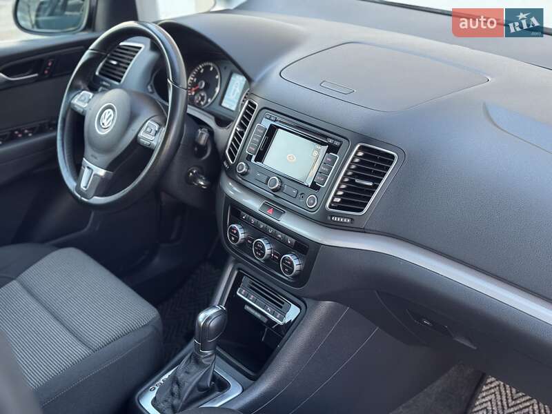 Минивэн Volkswagen Sharan 2015 в Сарнах