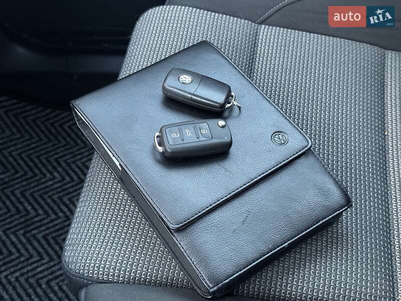 Минивэн Volkswagen Sharan 2015 в Сарнах