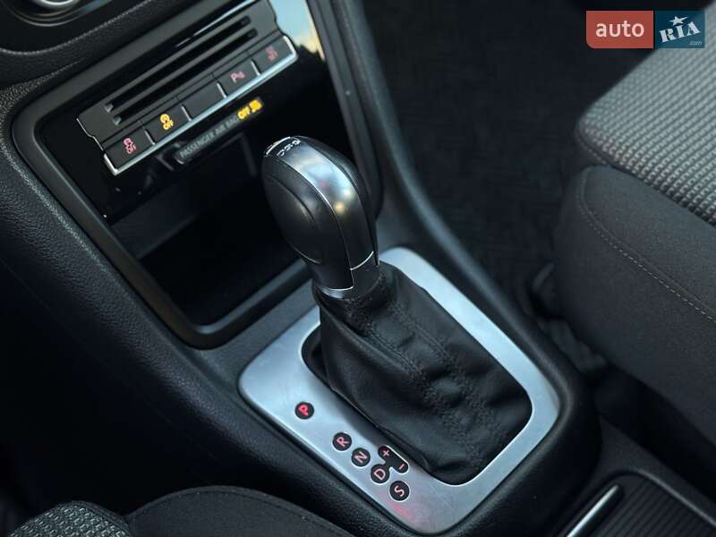 Минивэн Volkswagen Sharan 2015 в Сарнах