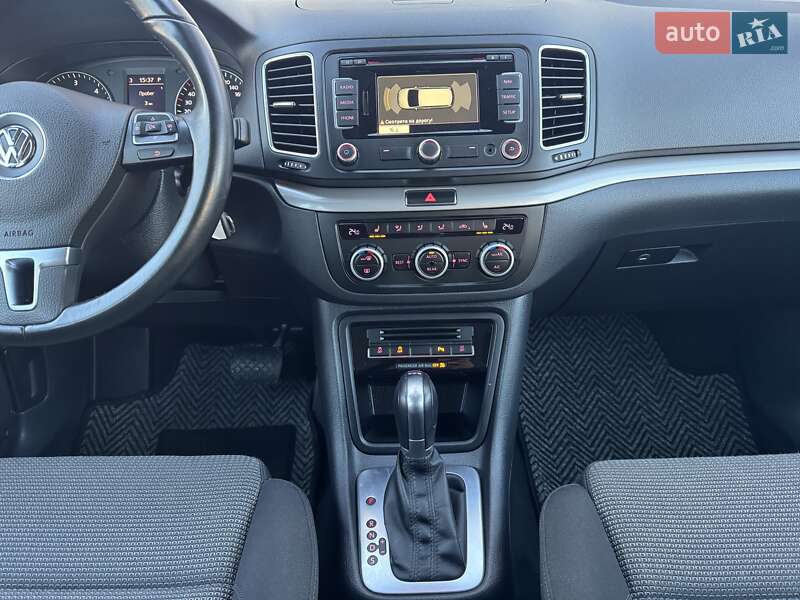 Минивэн Volkswagen Sharan 2015 в Сарнах