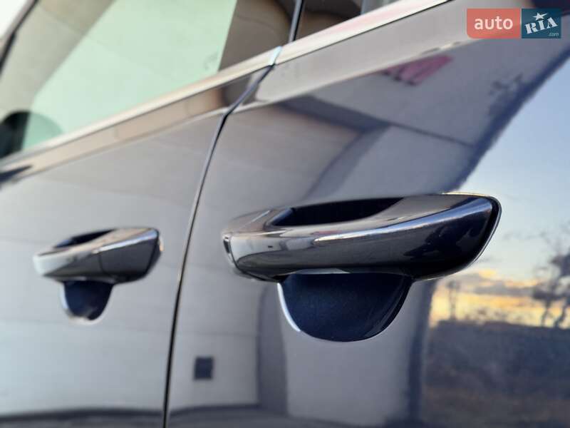 Минивэн Volkswagen Sharan 2015 в Сарнах