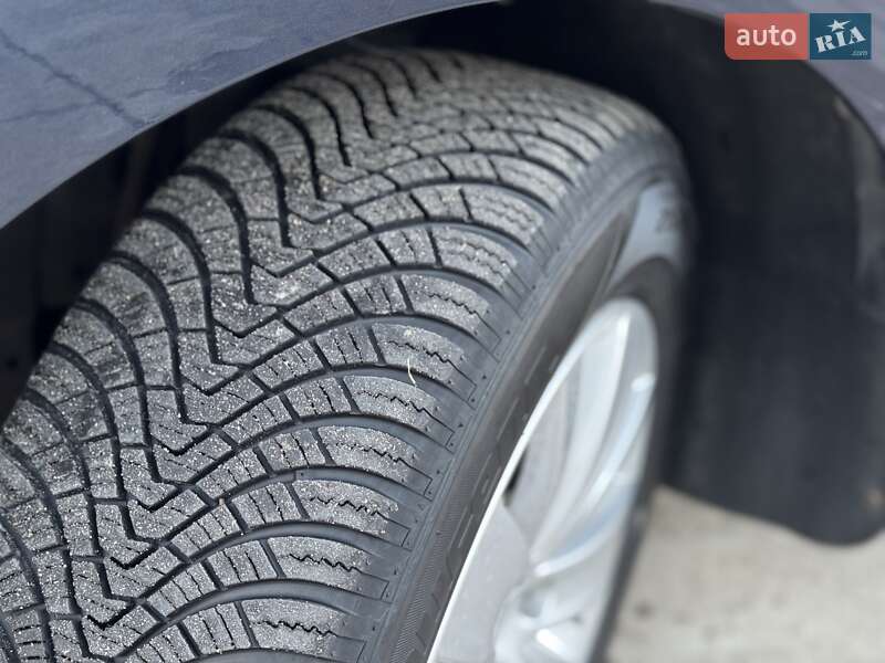 Минивэн Volkswagen Sharan 2015 в Сарнах