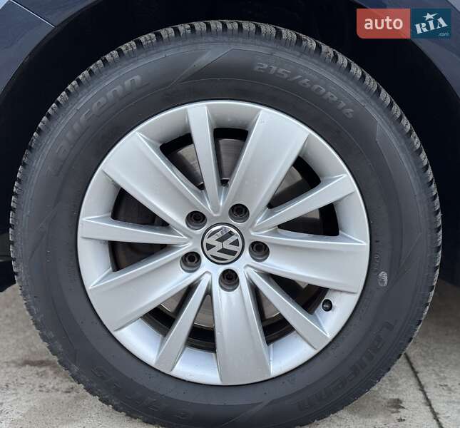 Минивэн Volkswagen Sharan 2015 в Сарнах