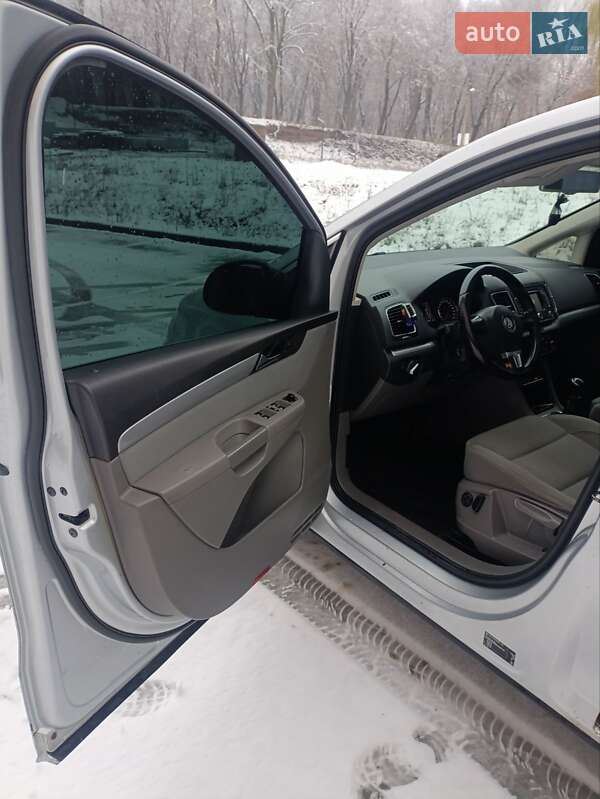 Минивэн Volkswagen Sharan 2010 в Горохове