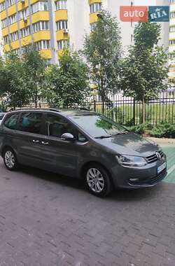 Мінівен Volkswagen Sharan 2012 в Києві