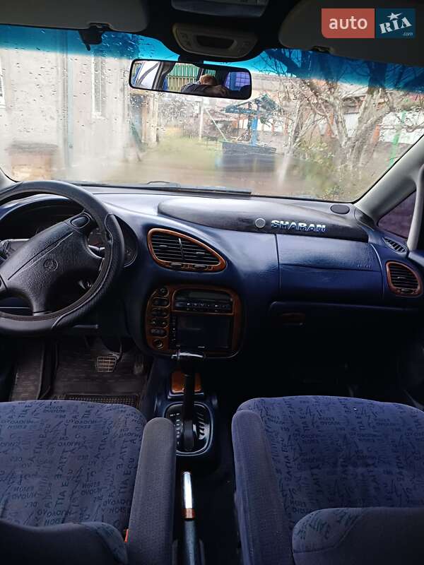 Минивэн Volkswagen Sharan 1998 в Киеве