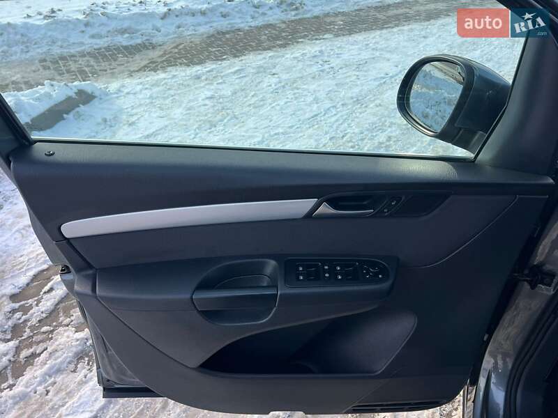 Мінівен Volkswagen Sharan 2016 в Житомирі