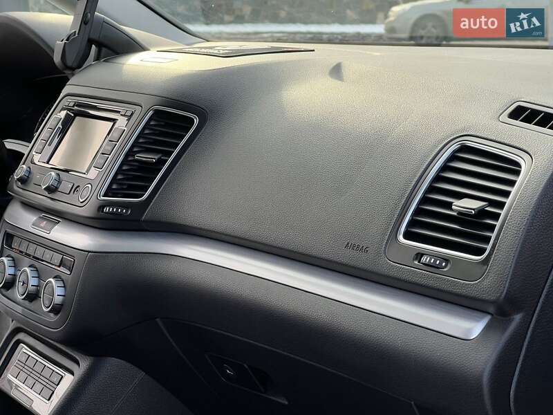 Мінівен Volkswagen Sharan 2016 в Житомирі