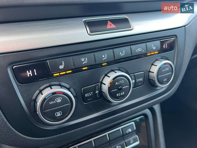 Мінівен Volkswagen Sharan 2016 в Житомирі