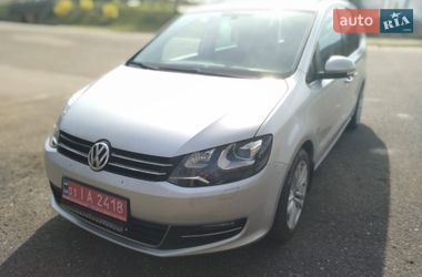 Минивэн Volkswagen Sharan 2015 в Долине
