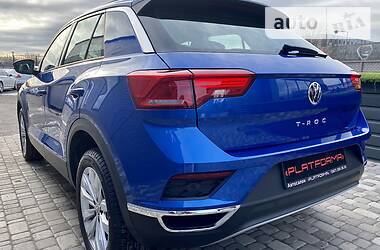 Позашляховик / Кросовер Volkswagen T-Roc 2019 в 