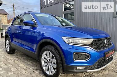 Позашляховик / Кросовер Volkswagen T-Roc 2019 в 