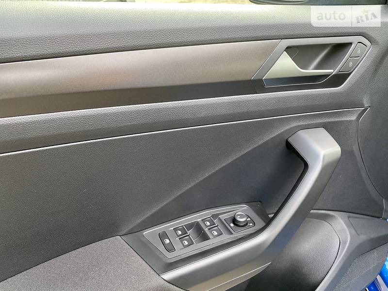 Внедорожник / Кроссовер Volkswagen T-Roc 2019 в Киеве