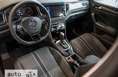 Позашляховик / Кросовер Volkswagen T-Roc 2019 в 