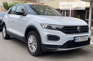 Внедорожник / Кроссовер Volkswagen T-Roc 2021 в Киеве