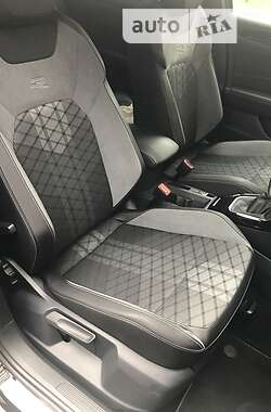 Внедорожник / Кроссовер Volkswagen T-Roc 2022 в 