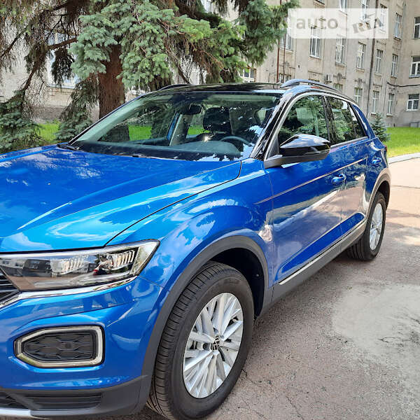 Позашляховик / Кросовер Volkswagen T-Roc 2021 в Києві