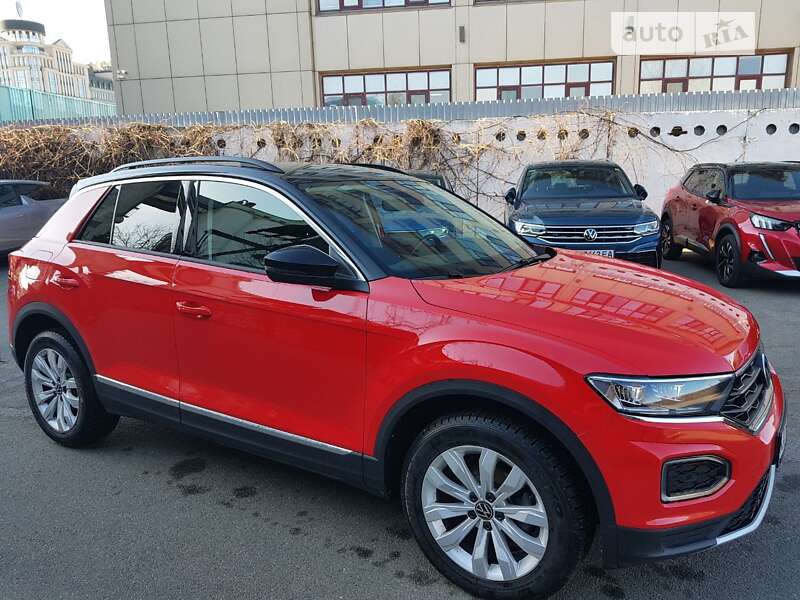 Внедорожник / Кроссовер Volkswagen T-Roc 2021 в Киеве