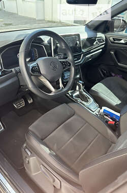 Внедорожник / Кроссовер Volkswagen T-Roc 2022 в 
