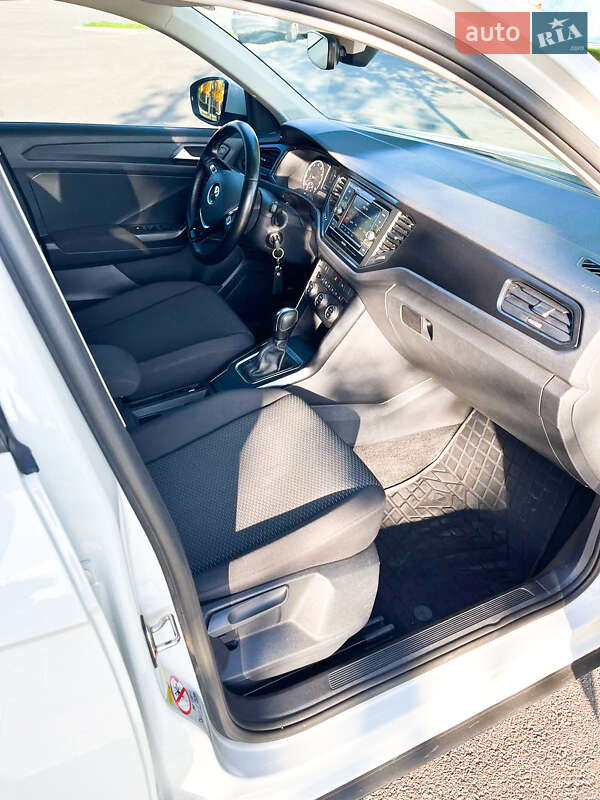 Внедорожник / Кроссовер Volkswagen T-Roc 2021 в Днепре