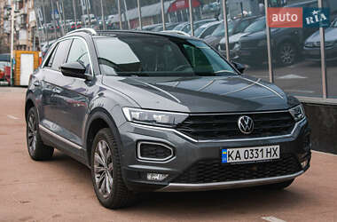 Внедорожник / Кроссовер Volkswagen T-Roc 2021 в Киеве