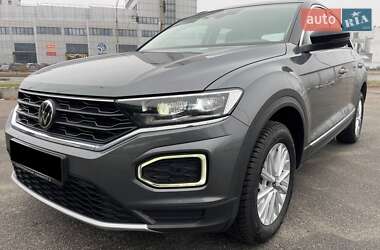 Позашляховик / Кросовер Volkswagen T-Roc 2021 в Києві