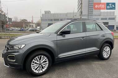 Позашляховик / Кросовер Volkswagen T-Roc 2021 в Києві