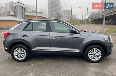 Позашляховик / Кросовер Volkswagen T-Roc 2021 в Києві