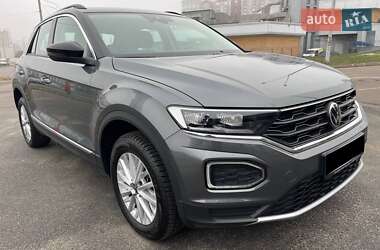 Позашляховик / Кросовер Volkswagen T-Roc 2021 в Києві