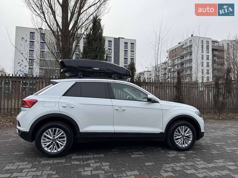 Внедорожник / Кроссовер Volkswagen T-Roc 2021 в 