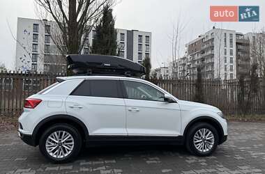 Внедорожник / Кроссовер Volkswagen T-Roc 2021 в 