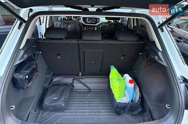 Внедорожник / Кроссовер Volkswagen T-Roc 2021 в 