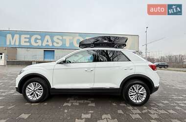 Внедорожник / Кроссовер Volkswagen T-Roc 2021 в 