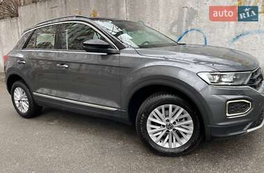 Внедорожник / Кроссовер Volkswagen T-Roc 2021 в Киеве