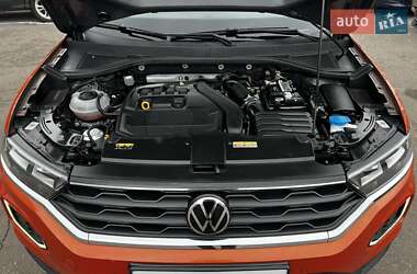 Внедорожник / Кроссовер Volkswagen T-Roc 2020 в 
