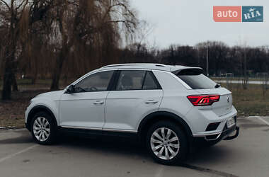 Внедорожник / Кроссовер Volkswagen T-Roc 2019 в 