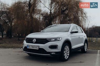Внедорожник / Кроссовер Volkswagen T-Roc 2019 в 