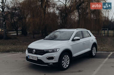 Внедорожник / Кроссовер Volkswagen T-Roc 2019 в 