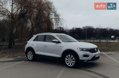 Внедорожник / Кроссовер Volkswagen T-Roc 2019 в 