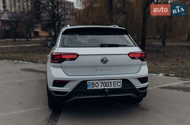 Внедорожник / Кроссовер Volkswagen T-Roc 2019 в 