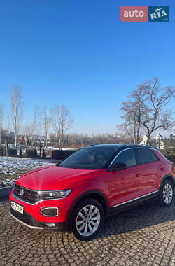 Внедорожник / Кроссовер Volkswagen T-Roc 2020 в 