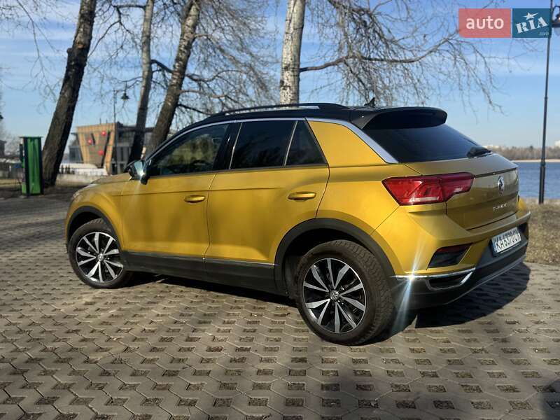 Внедорожник / Кроссовер Volkswagen T-Roc 2019 в Киеве