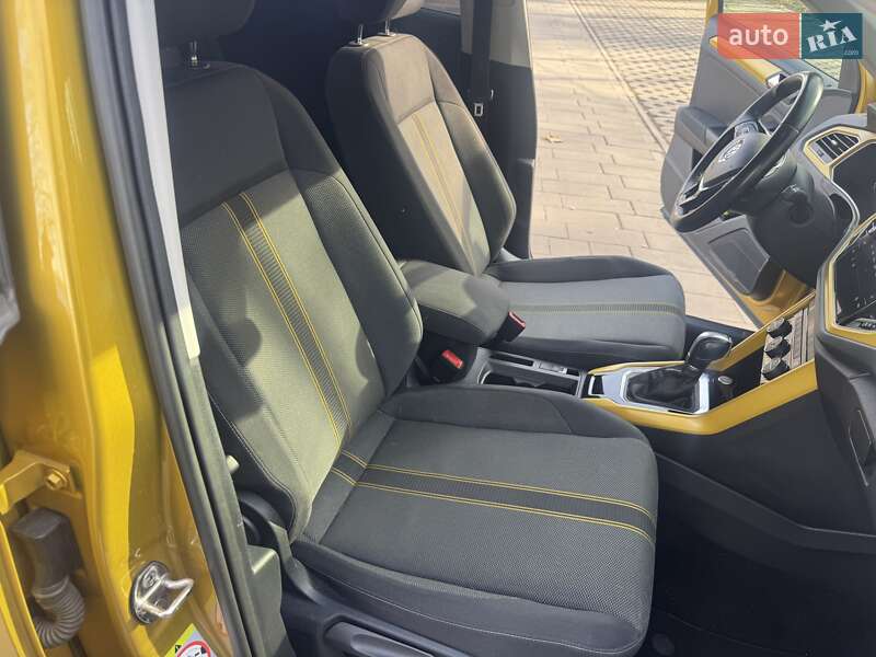 Внедорожник / Кроссовер Volkswagen T-Roc 2019 в Киеве