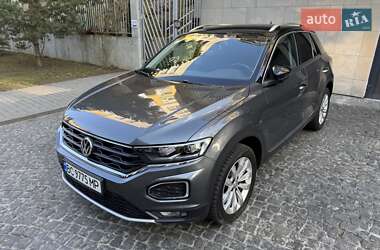 Внедорожник / Кроссовер Volkswagen T-Roc 2019 в 
