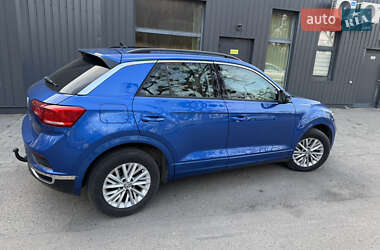 Внедорожник / Кроссовер Volkswagen T-Roc 2018 в 