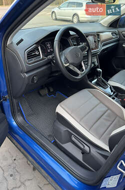Внедорожник / Кроссовер Volkswagen T-Roc 2018 в 